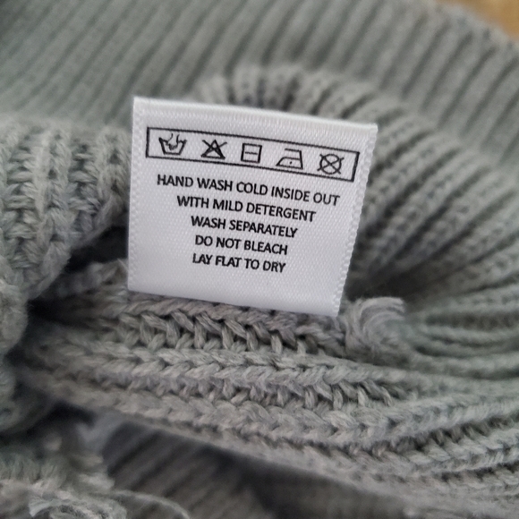 BOBI BLACK Los Angeles NWT Heather Gray Shoulder Cutout Turtleneck Sweater Sz M - Picture 16 of 16